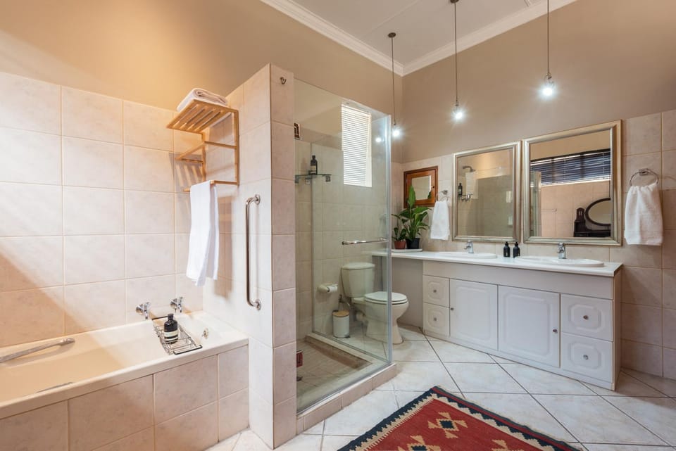 Shower, Toilet, Bathroom, Bath, towels