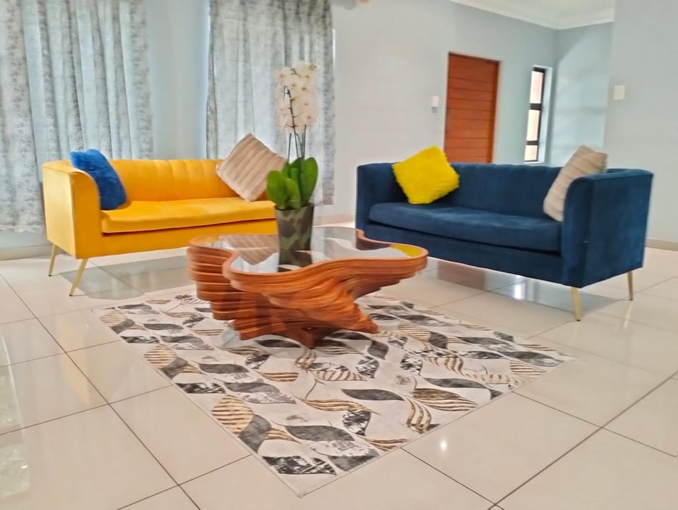 Communal lounge/ TV room, Living room, Seating area