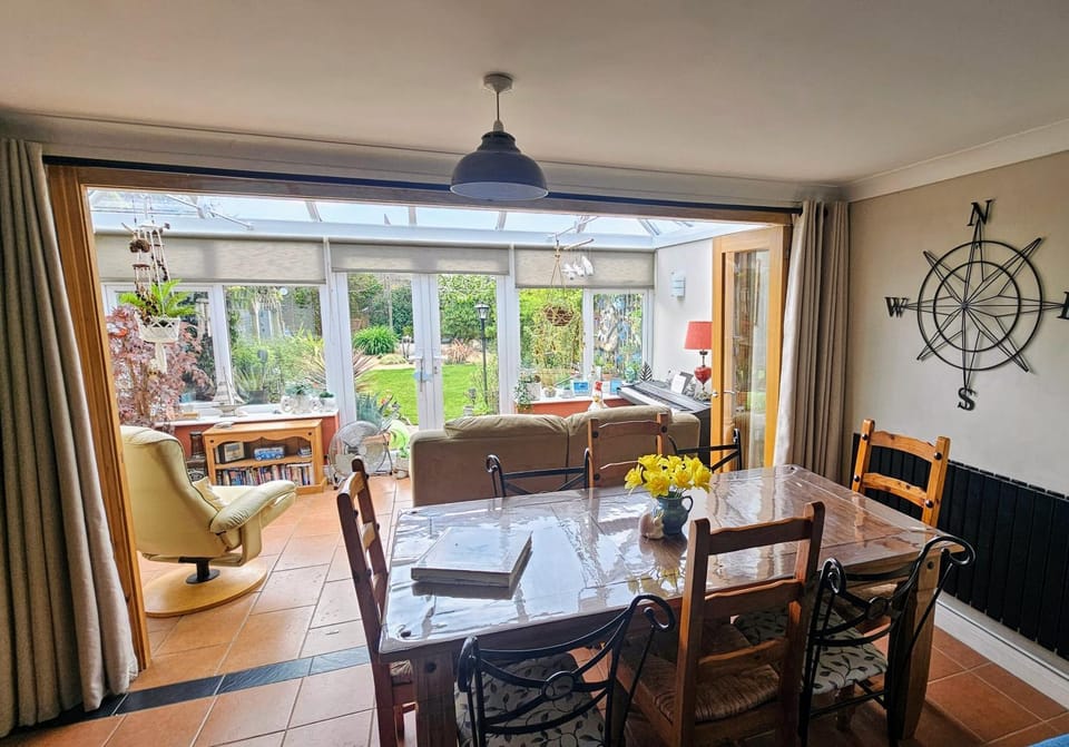 Sunny Family Residence with parking. Jacuzzi bath perfect for relaxing and unwinding House in Whitstable