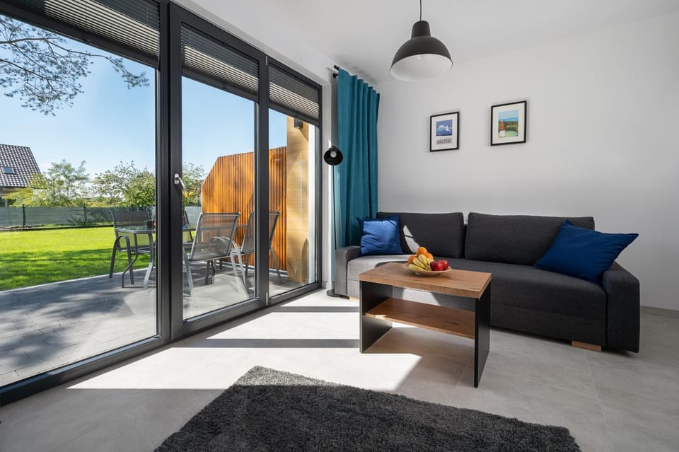 Patio, Day, Garden, View (from property/room), Balcony/Terrace, Living room, Seating area, Garden view