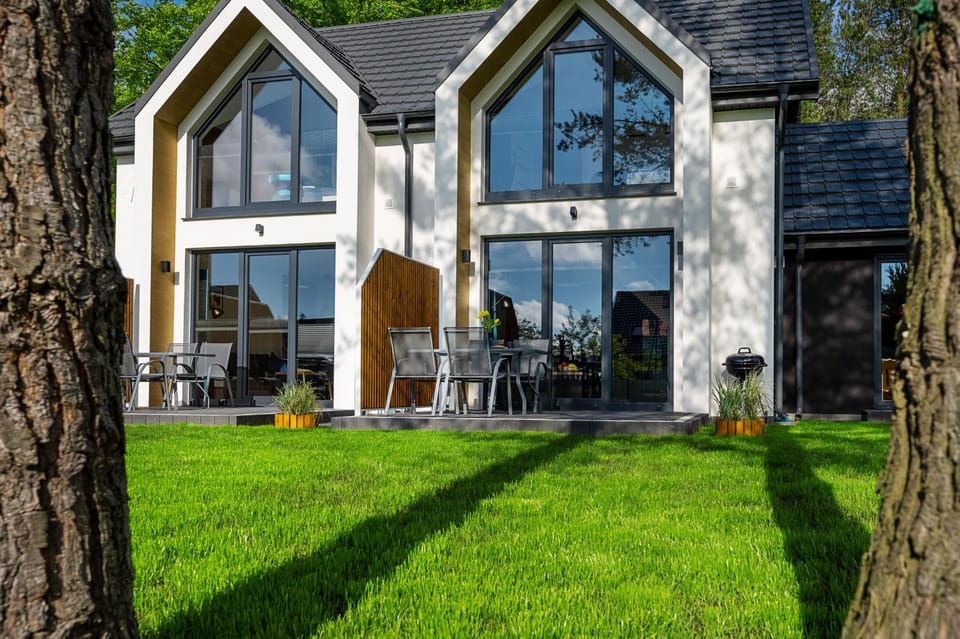 Property building, Spring, Day, Natural landscape, Garden, Garden view