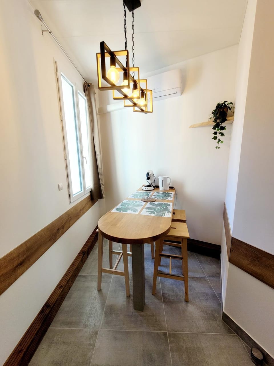 Coffee/tea facilities, Lounge or bar, Dining area, air conditioner