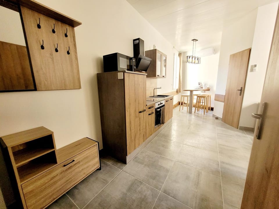 Dining area, kitchen