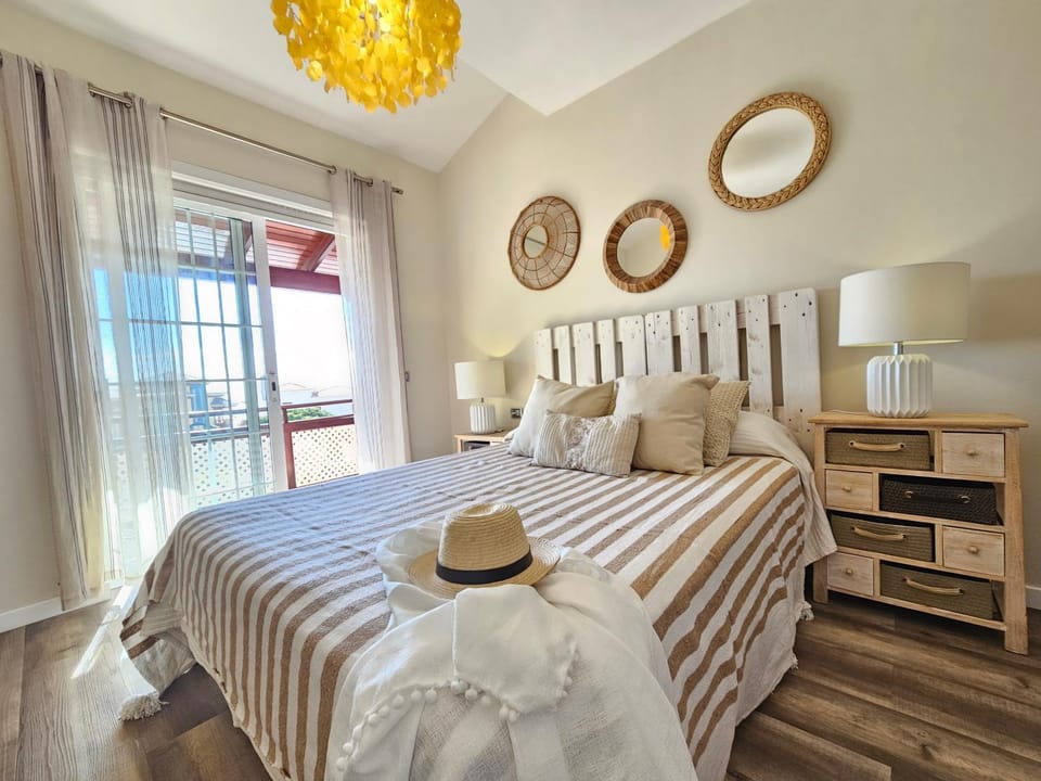 NEW LUXURY RELAXING HOLIDAYS GOLF & SUN, Costa Adeje, Tenerife Apartment in Adeje