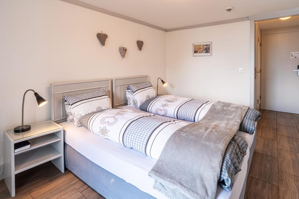 Double Room by Interlaken. Parking Bed and Breakfast in Canton of Bern (Region)