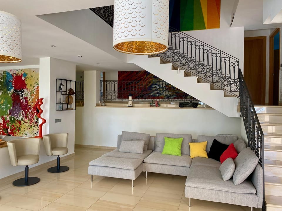 Living room, Seating area