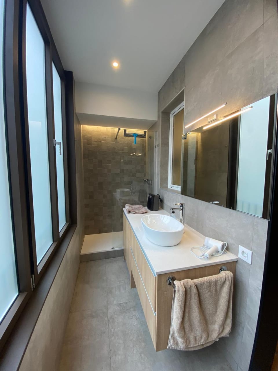 Bathroom, towels