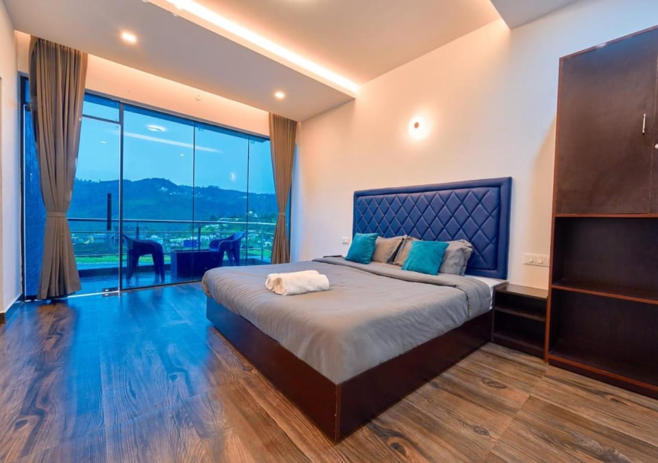 Bed, Natural landscape, Photo of the whole room, Bedroom, Mountain view, towels