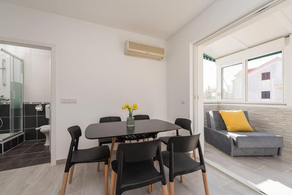 Balen 1. modern ap.close to the beach &city center Apartment in Novalja