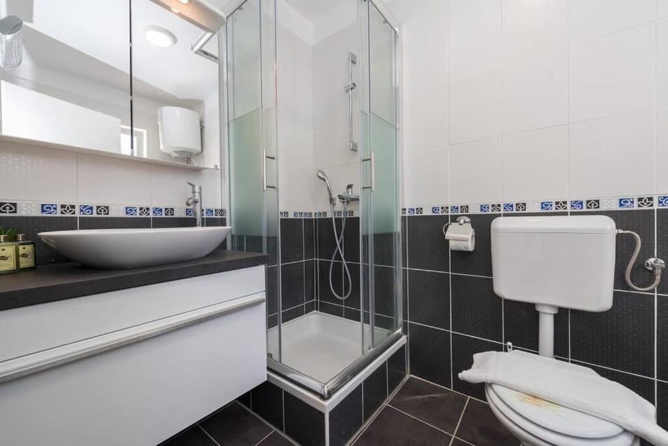 Balen 1. modern ap.close to the beach &city center Apartment in Novalja