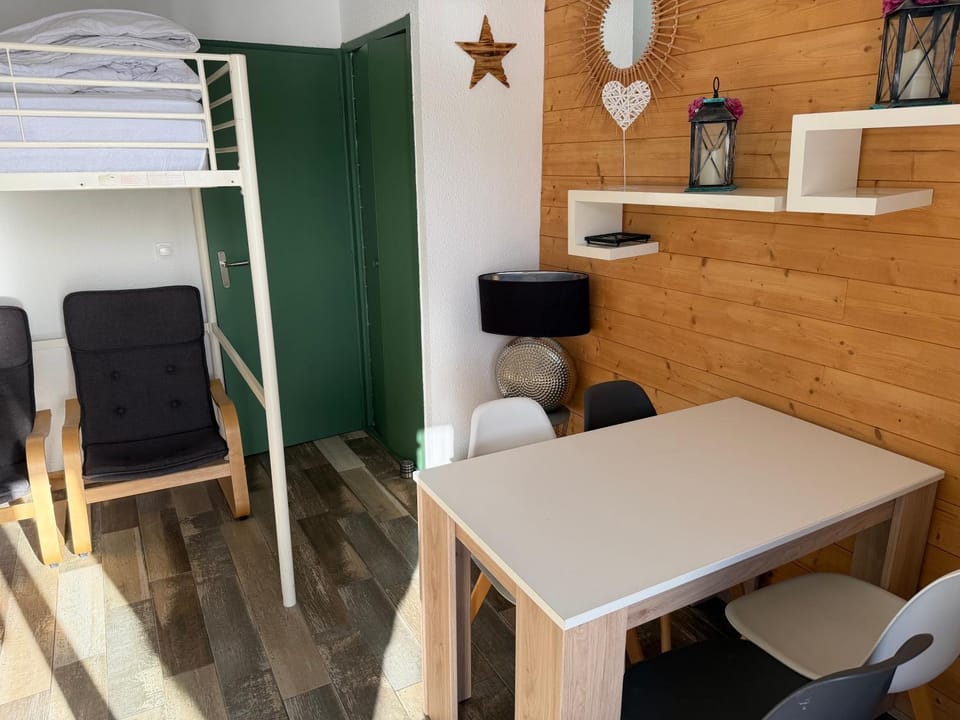 STUDIO LES JONQUILLES Apartment in Catalonia