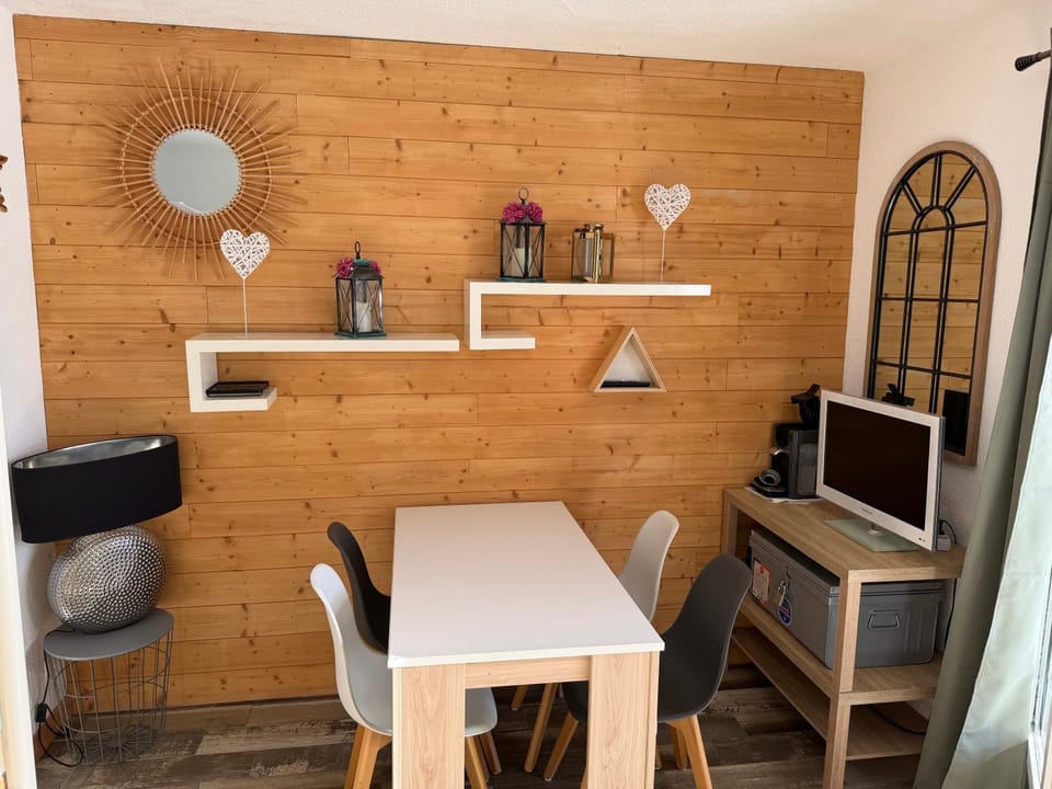 STUDIO LES JONQUILLES Apartment in Catalonia