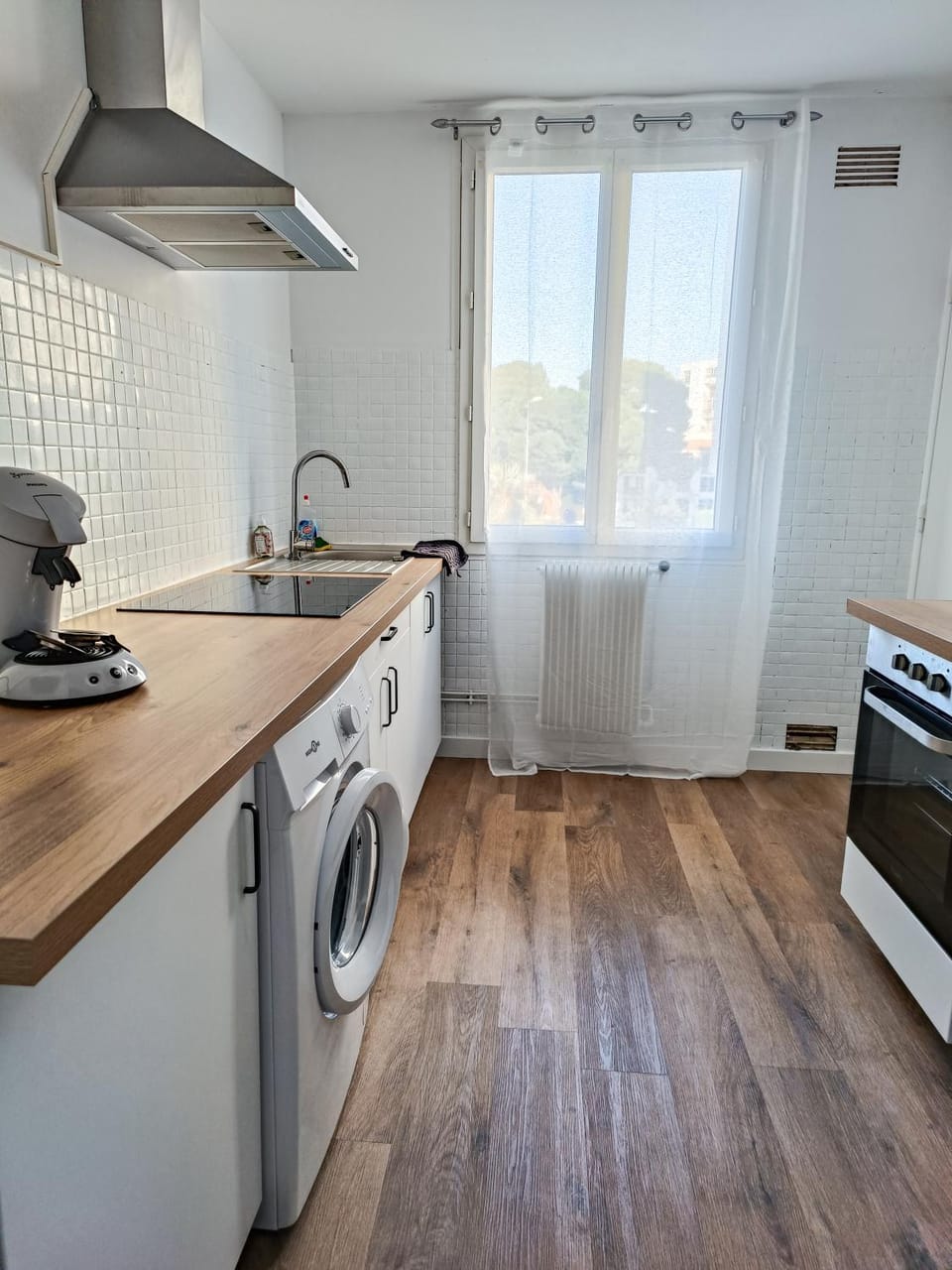 Kitchen or kitchenette, oven, pet friendly, stove, washing machine