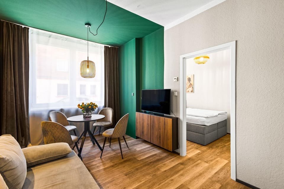 TV and multimedia, Living room, Photo of the whole room, Seating area, Evening entertainment