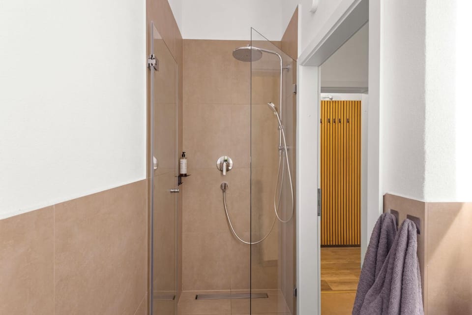 Shower, Bathroom, towels