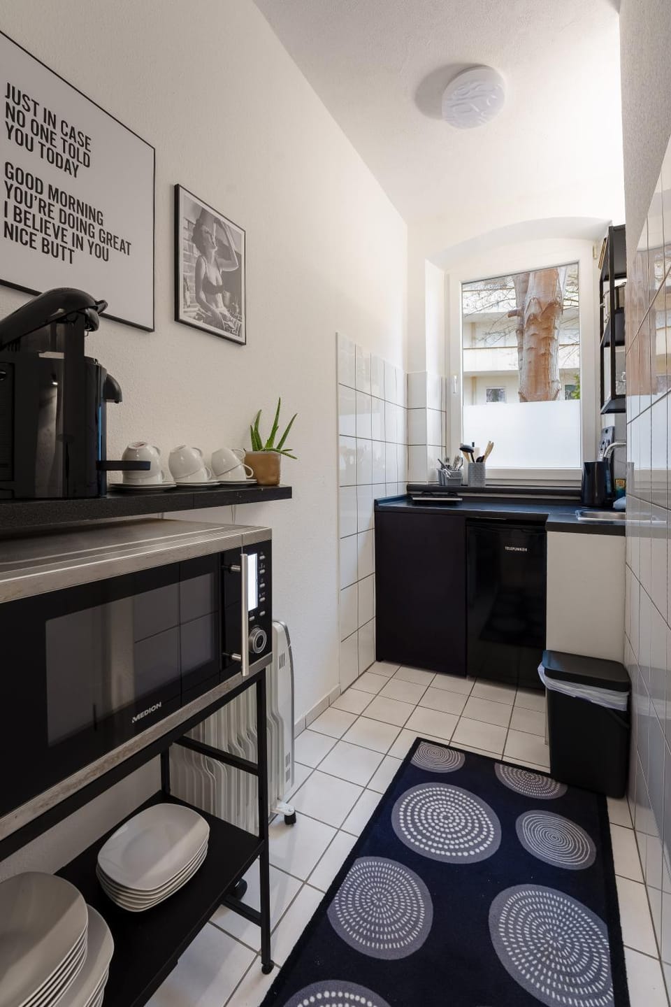 Coffee/tea facilities, minibar, kitchen
