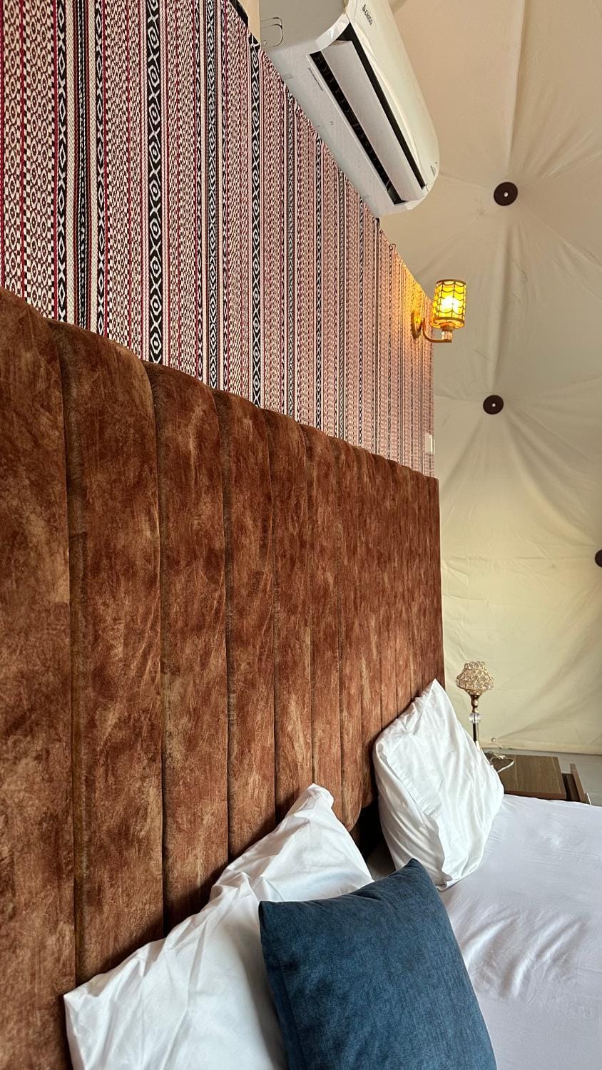 Bed, Photo of the whole room, Bedroom, air conditioner