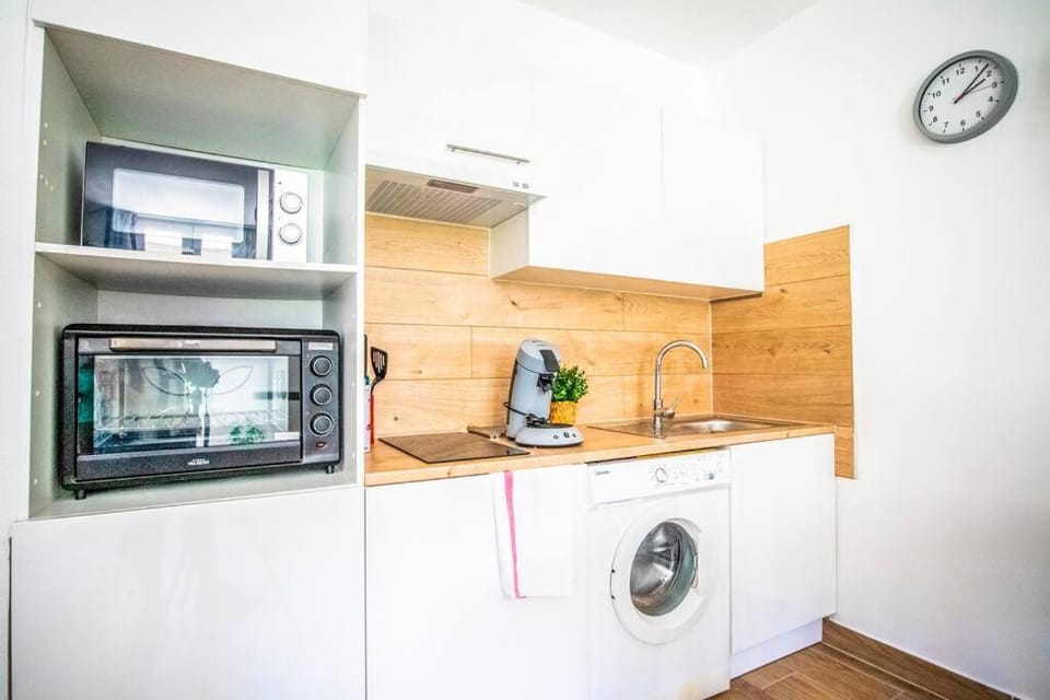 Kitchen or kitchenette, minibar, pet friendly, toaster