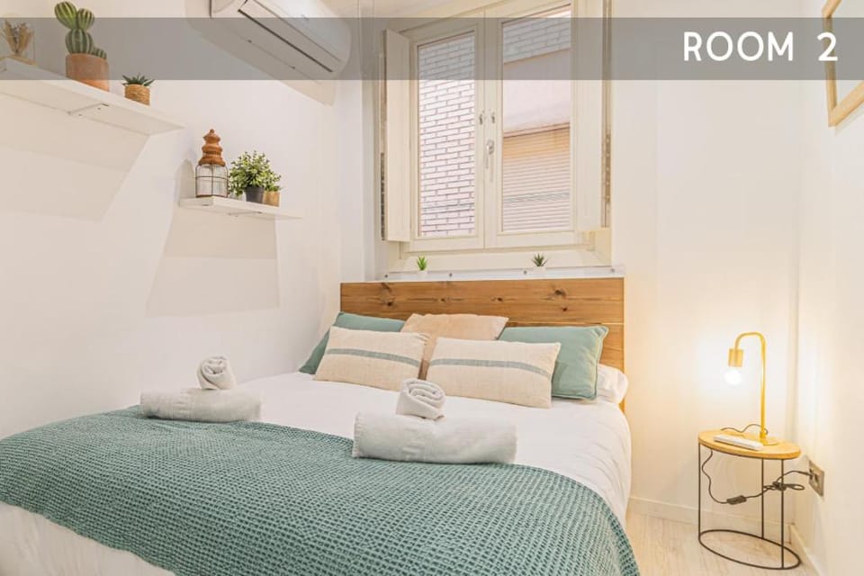 Bed, Bedroom, towels, air conditioner
