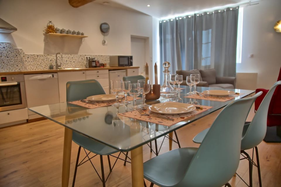 Dining area, kitchen