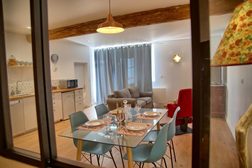Living room, Dining area, internet, kitchen