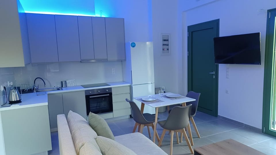 Kitchen or kitchenette, Dining area, pet friendly, stove