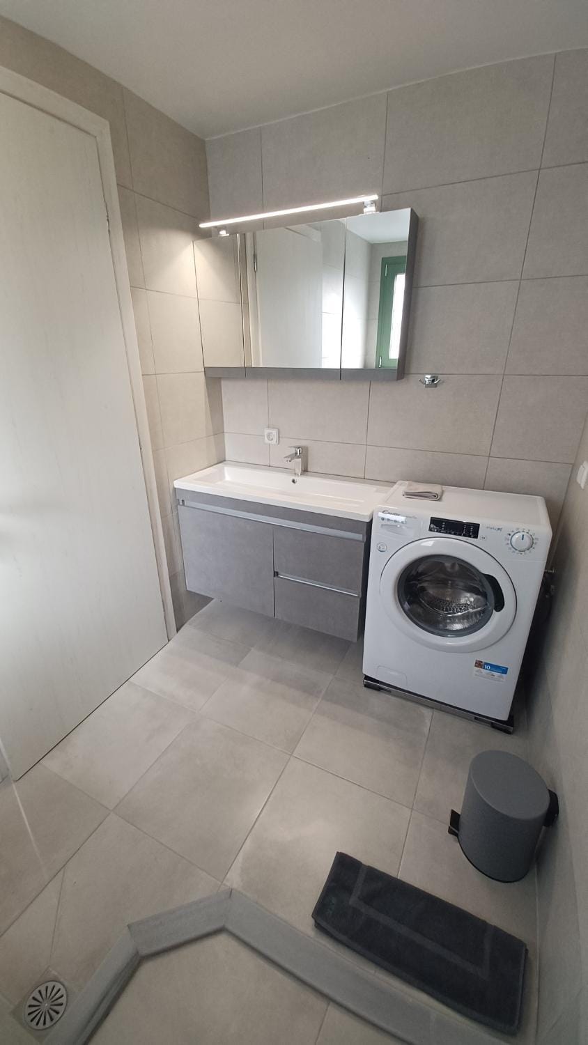 Bathroom, washing machine