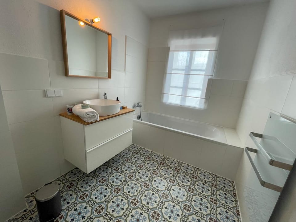 Bathroom, Bath, towels