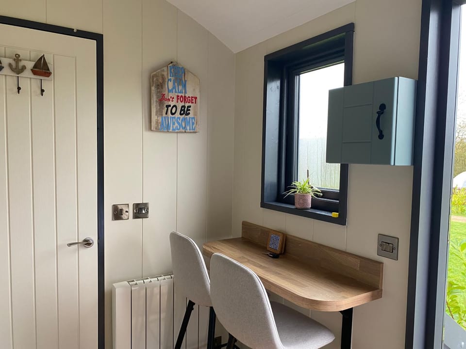 TV and multimedia, Kitchen or kitchenette, Dining area, hair dresser, internet