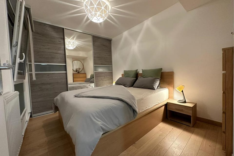 Bed, TV and multimedia, Photo of the whole room, Bedroom, wardrobe