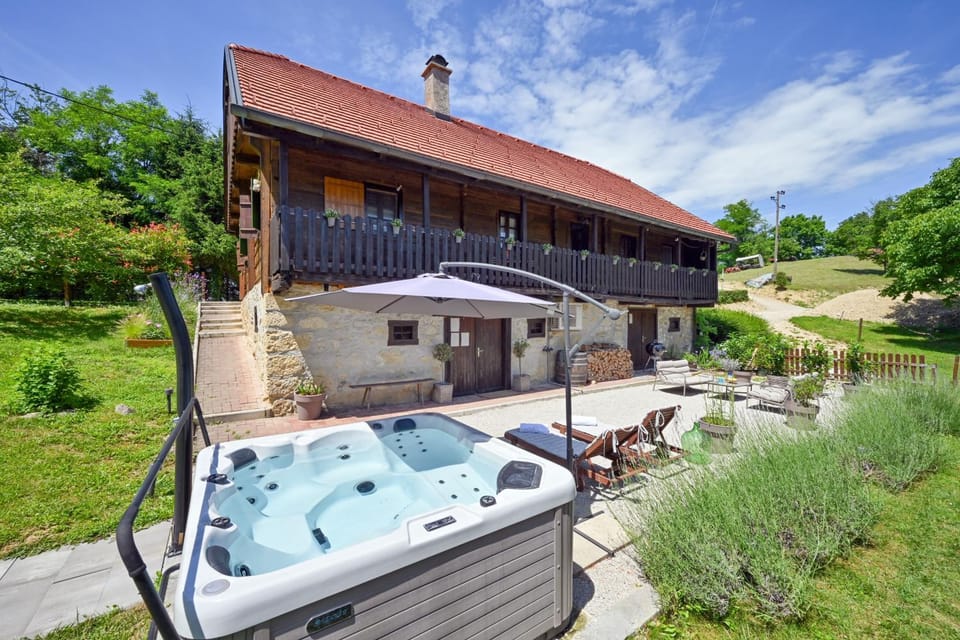 Property building, Hot Tub