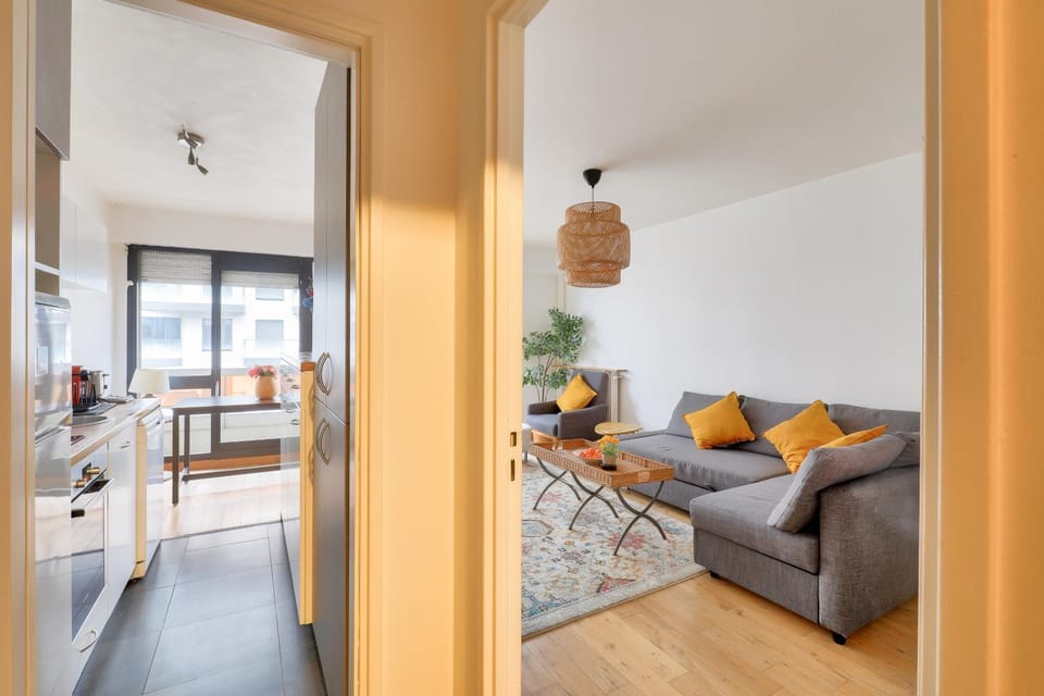 Kitchen or kitchenette, Living room