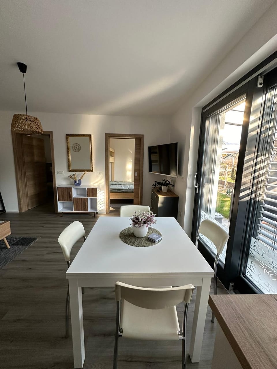 Seating area, Dining area