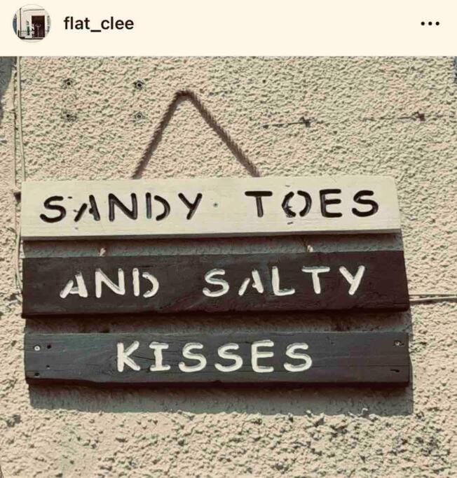 Sea view Apartment Sandy Toes and Salty Kisses Sleeps upto 4 Apartment in Cleethorpes