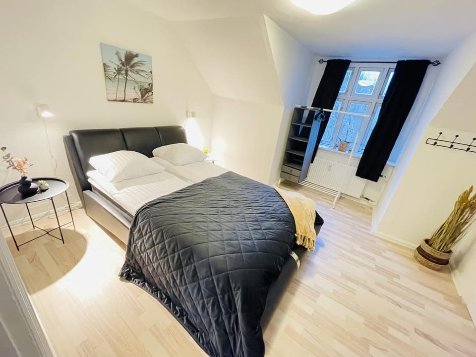 Bed, Bedroom, wardrobe