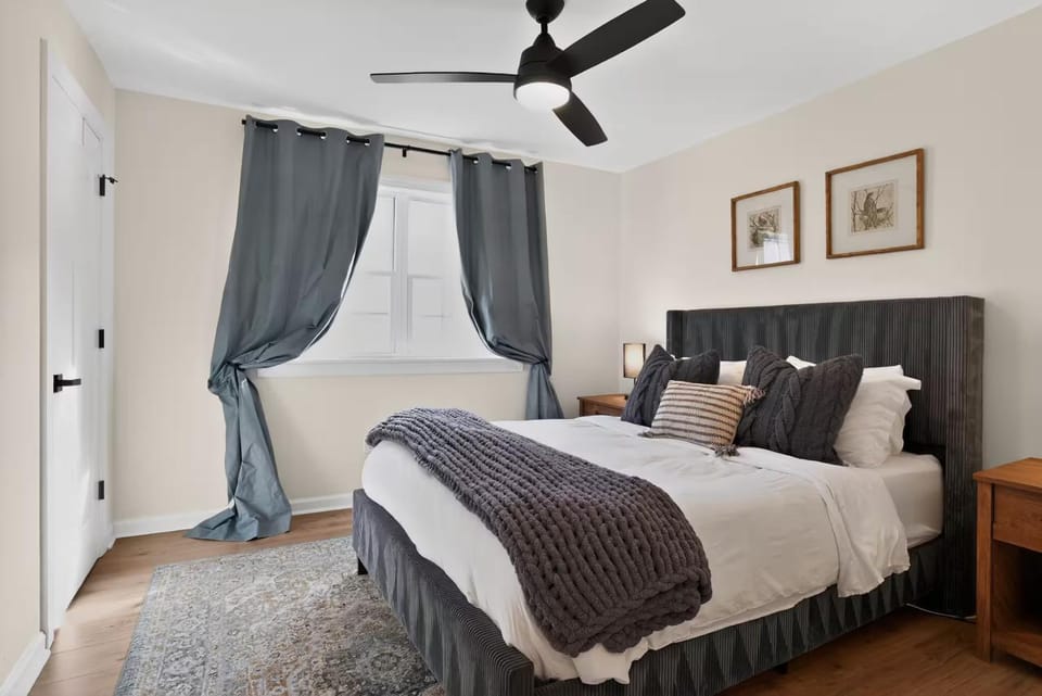 Bed, Photo of the whole room, Bedroom