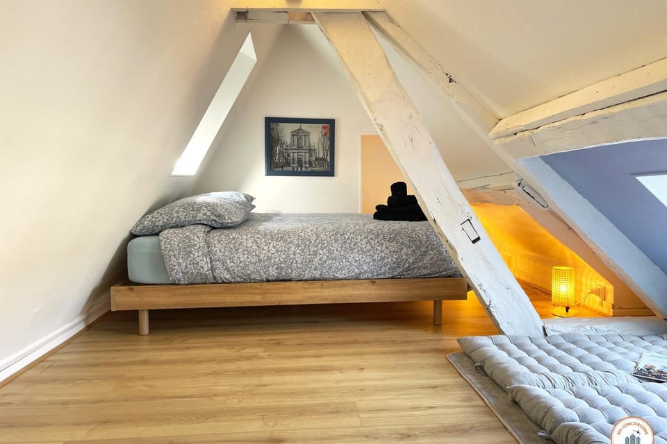 Bed, Photo of the whole room, Bedroom