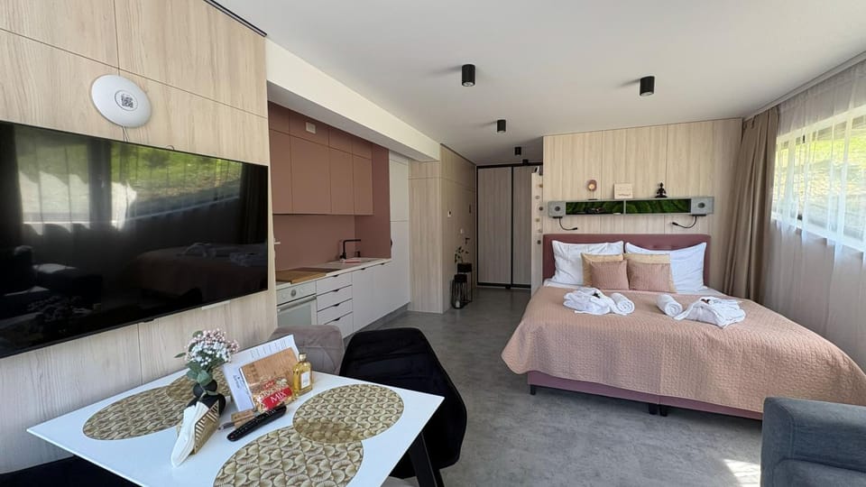 Dining area, Bedroom, kitchen