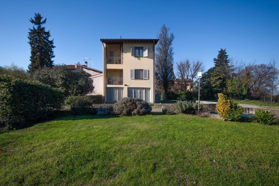 Property building, Day, Natural landscape, Garden, Garden view