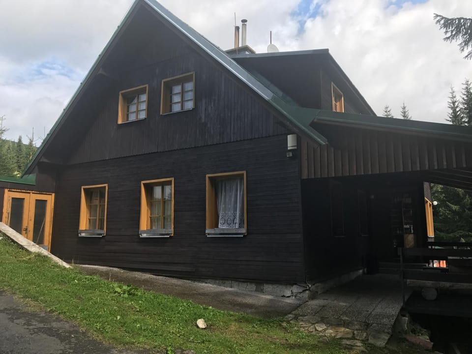 chata Školička Nature lodge in Lower Silesian Voivodeship