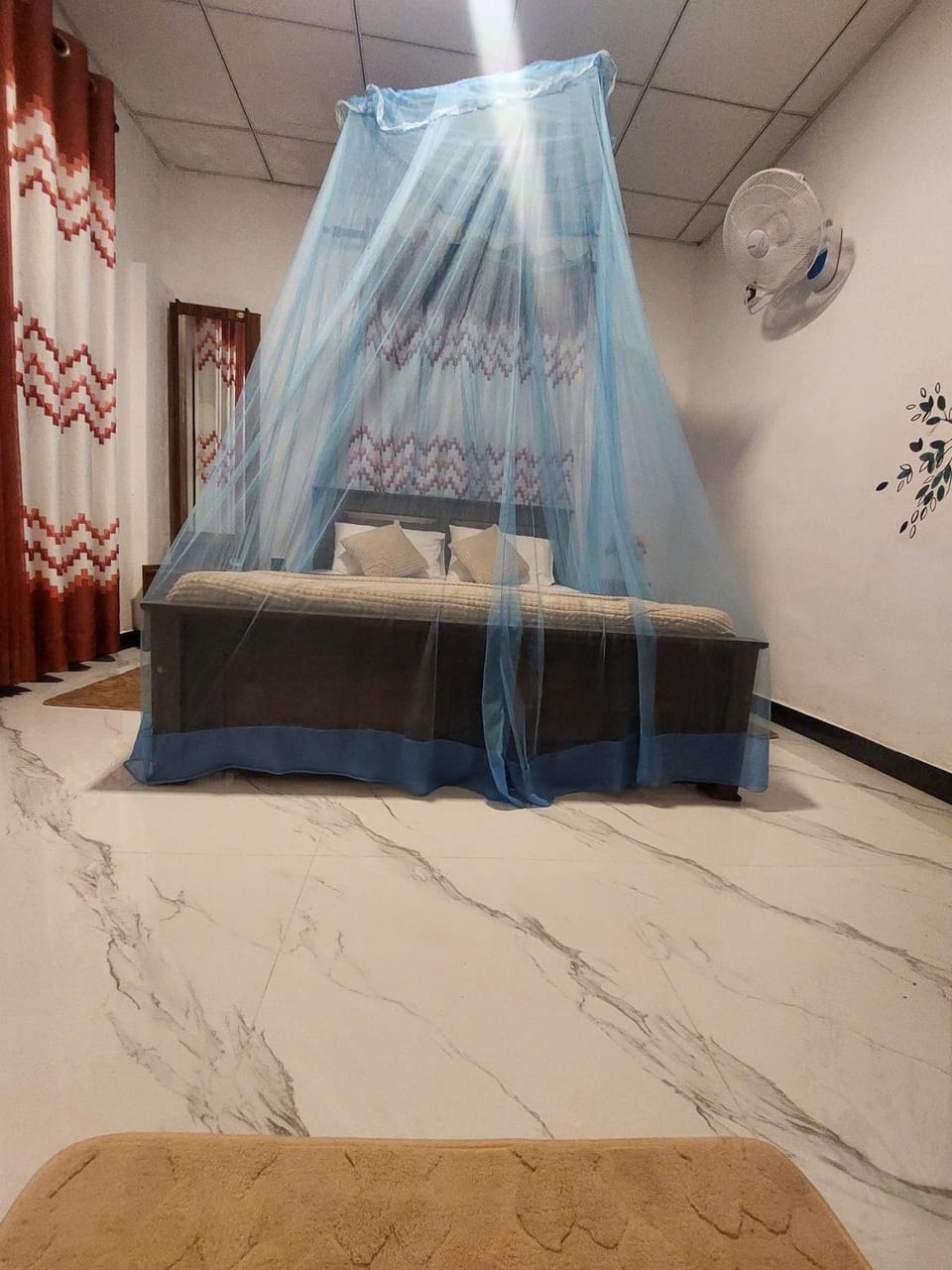 Bed, Photo of the whole room, Seating area, Bedroom, air conditioner