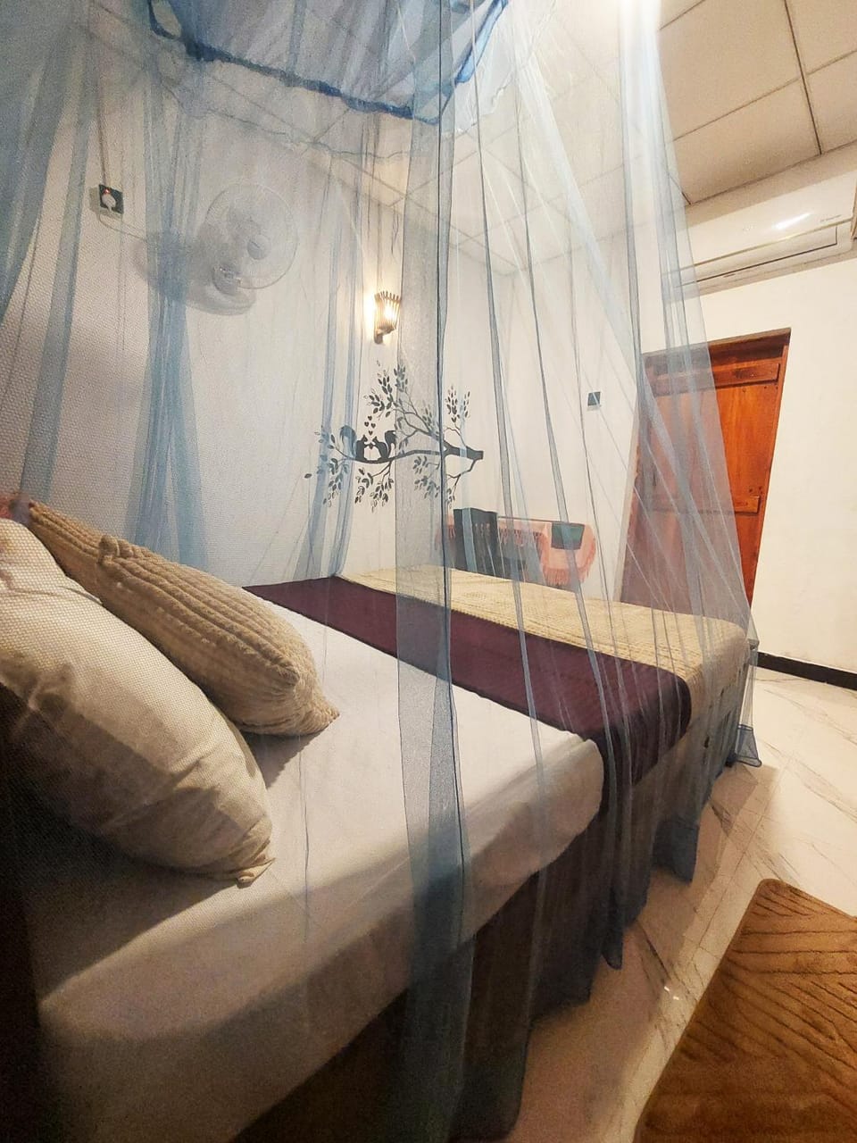 Bed, Photo of the whole room, Seating area, Bedroom