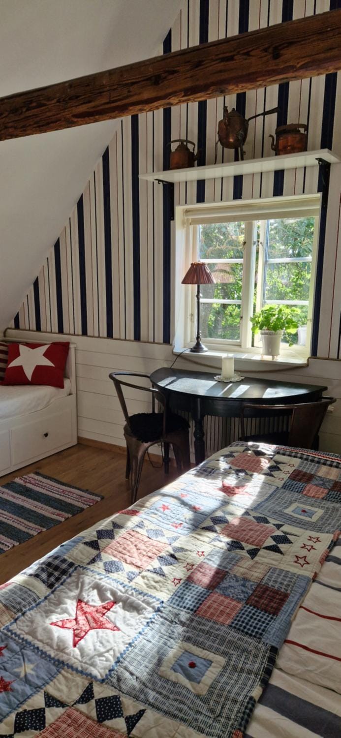 Seating area, Dining area, Bedroom