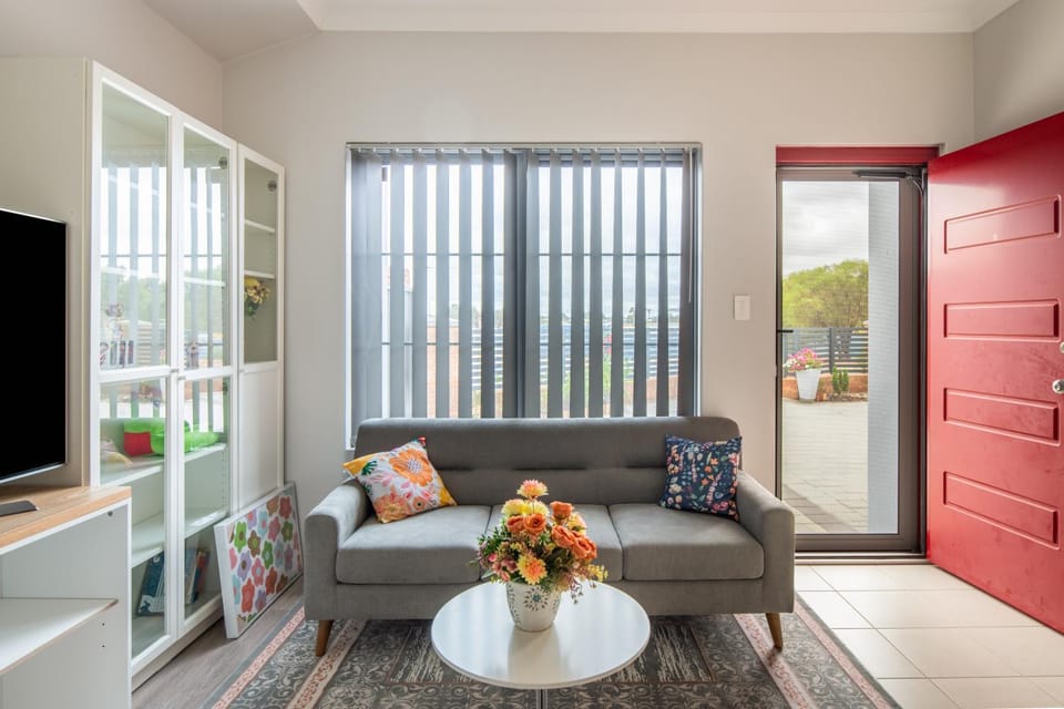 TV and multimedia, Living room, Seating area, Evening entertainment