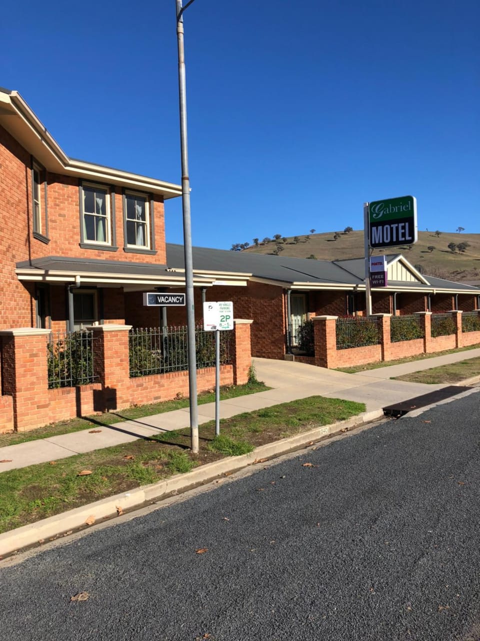 Property building, Facade/entrance, Neighbourhood, Natural landscape, Street view