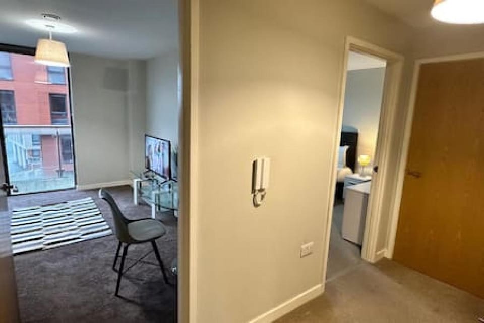 Fab 1 Bed Apartment with Balcony and River Views Sleeps 2 Apartment in Salford