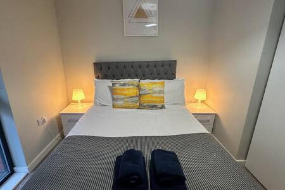 Airy 1 Bed Central Manchester Apartment Sleeps 2 Apartment in Salford