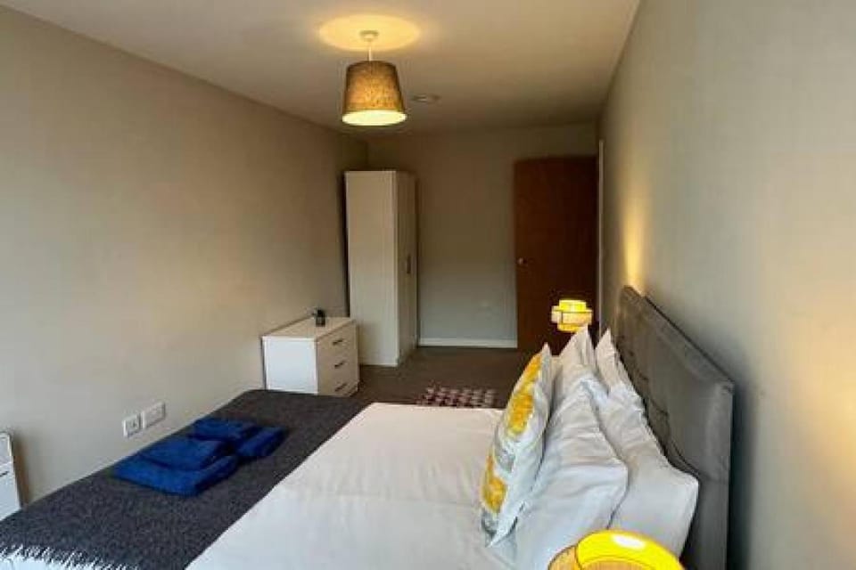 Large 1 Bed Apt in Central Manchester Sleeps 2 Apartment in Salford