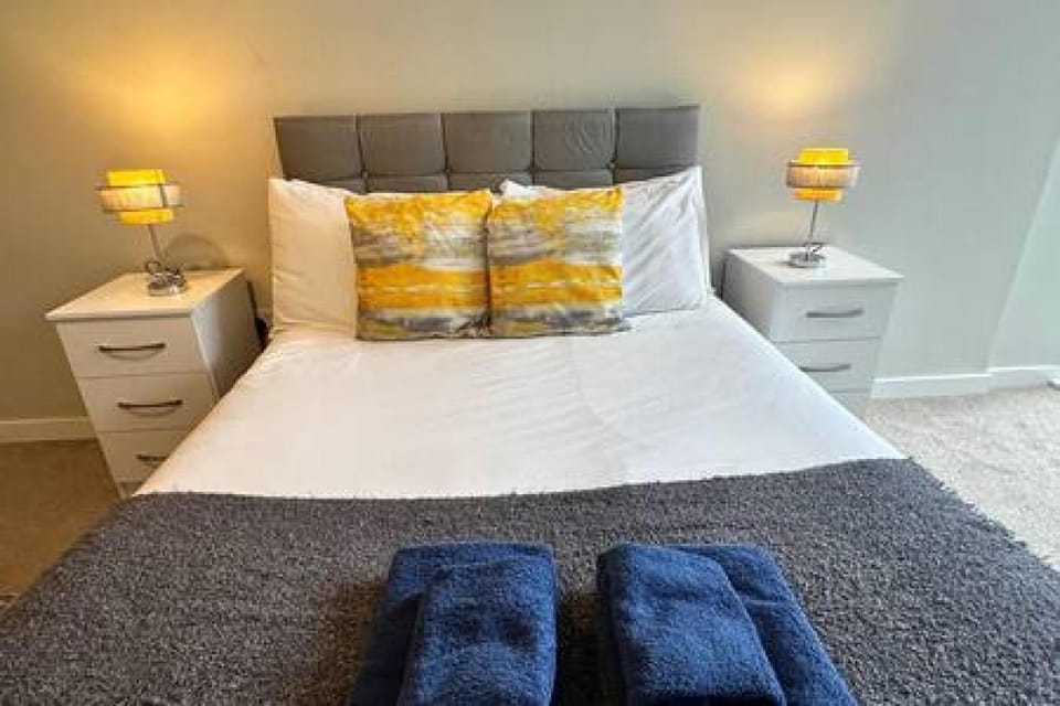 Large 1 Bed Apt in Central Manchester Sleeps 2 Apartment in Salford