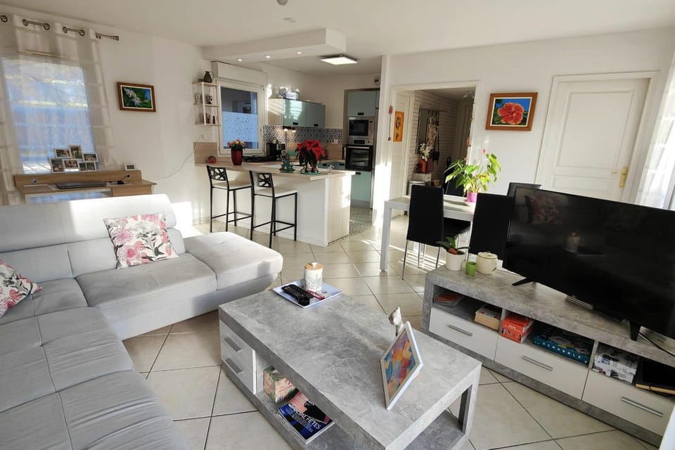 Spacious appartment with terrace and shared pool Apartment in Fréjus